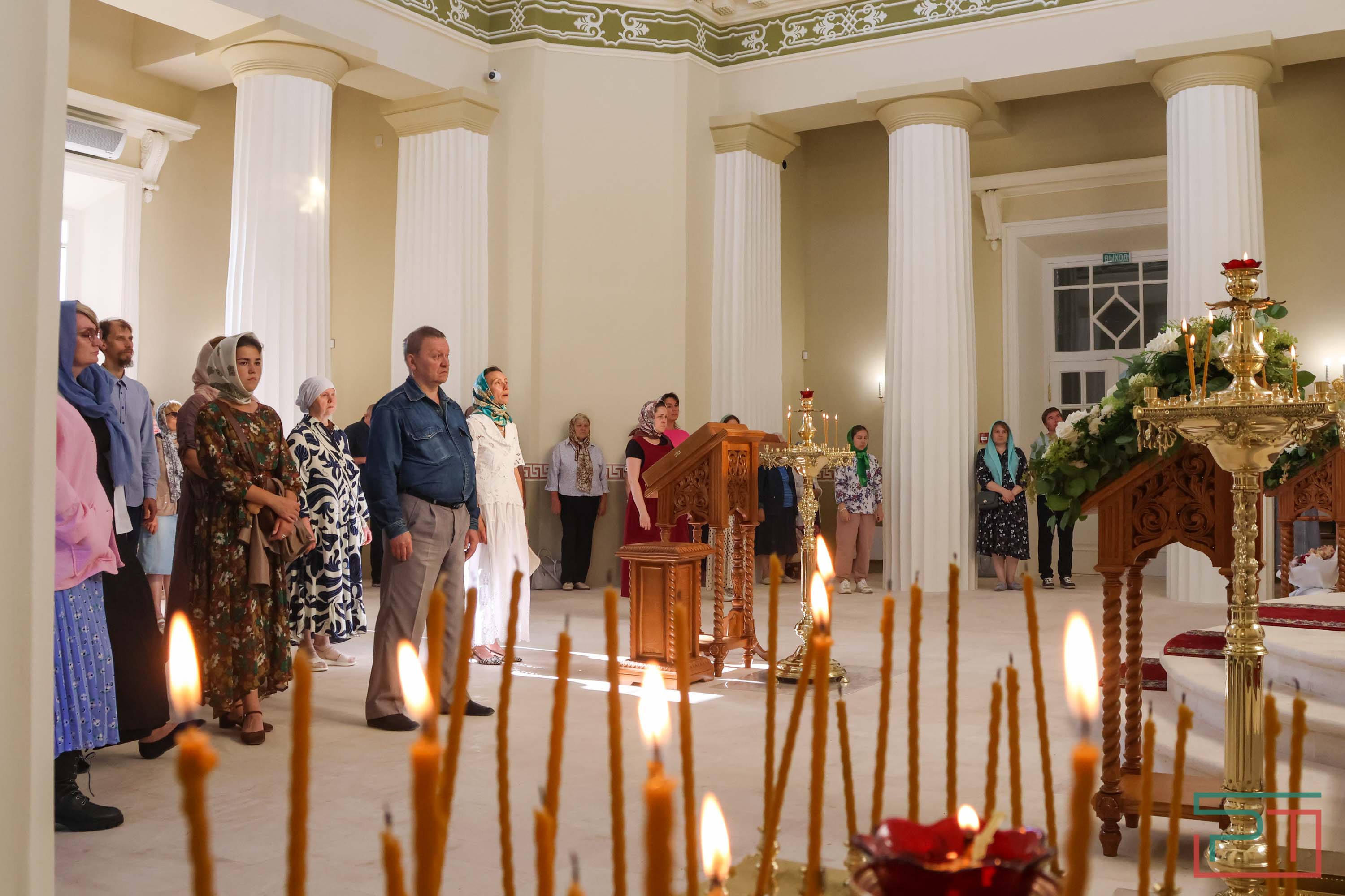 Первое богослужение в храме-памятнике