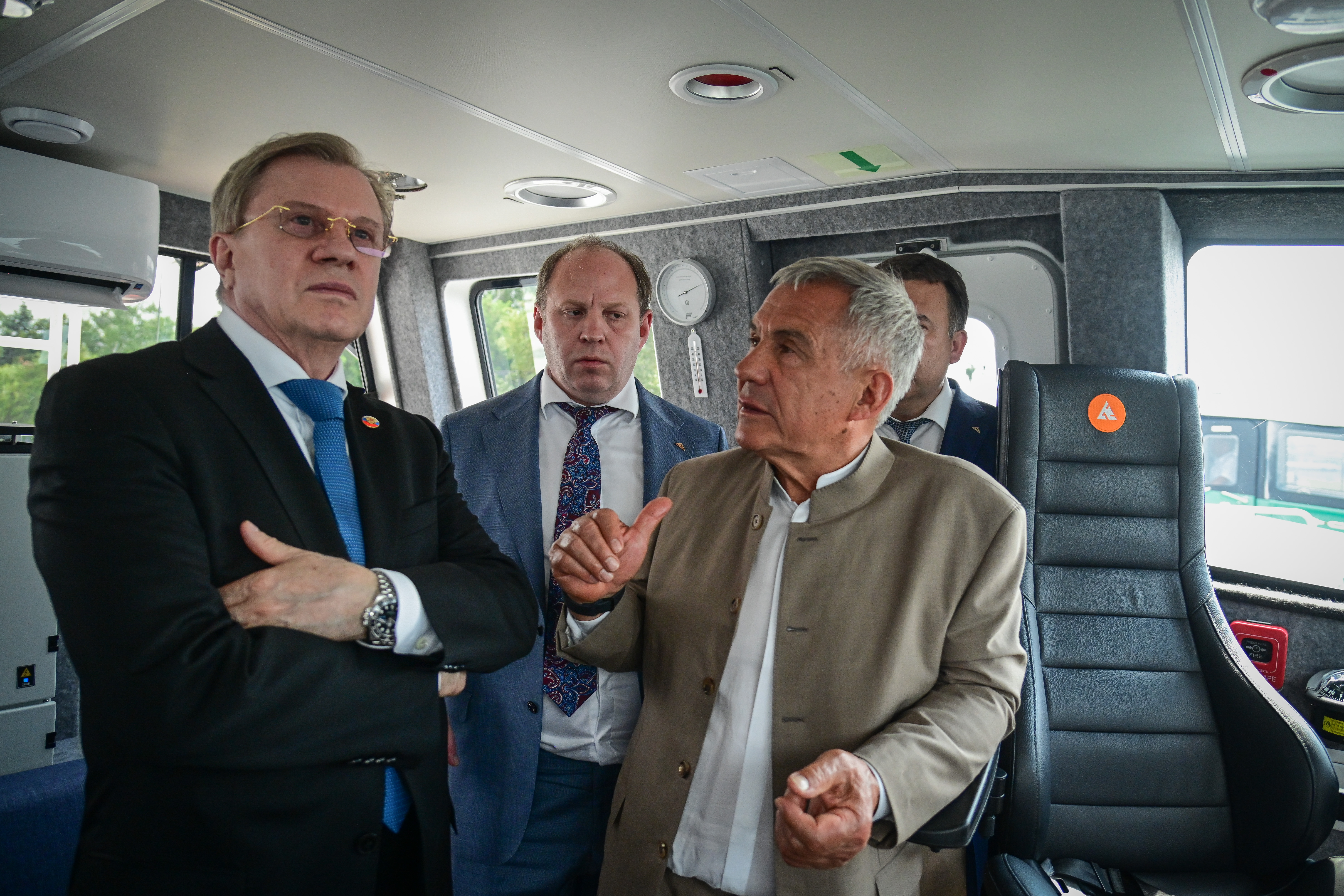 Савельев и Минниханов осмотрели новые скоростные суда проекта «Метеор 2020»