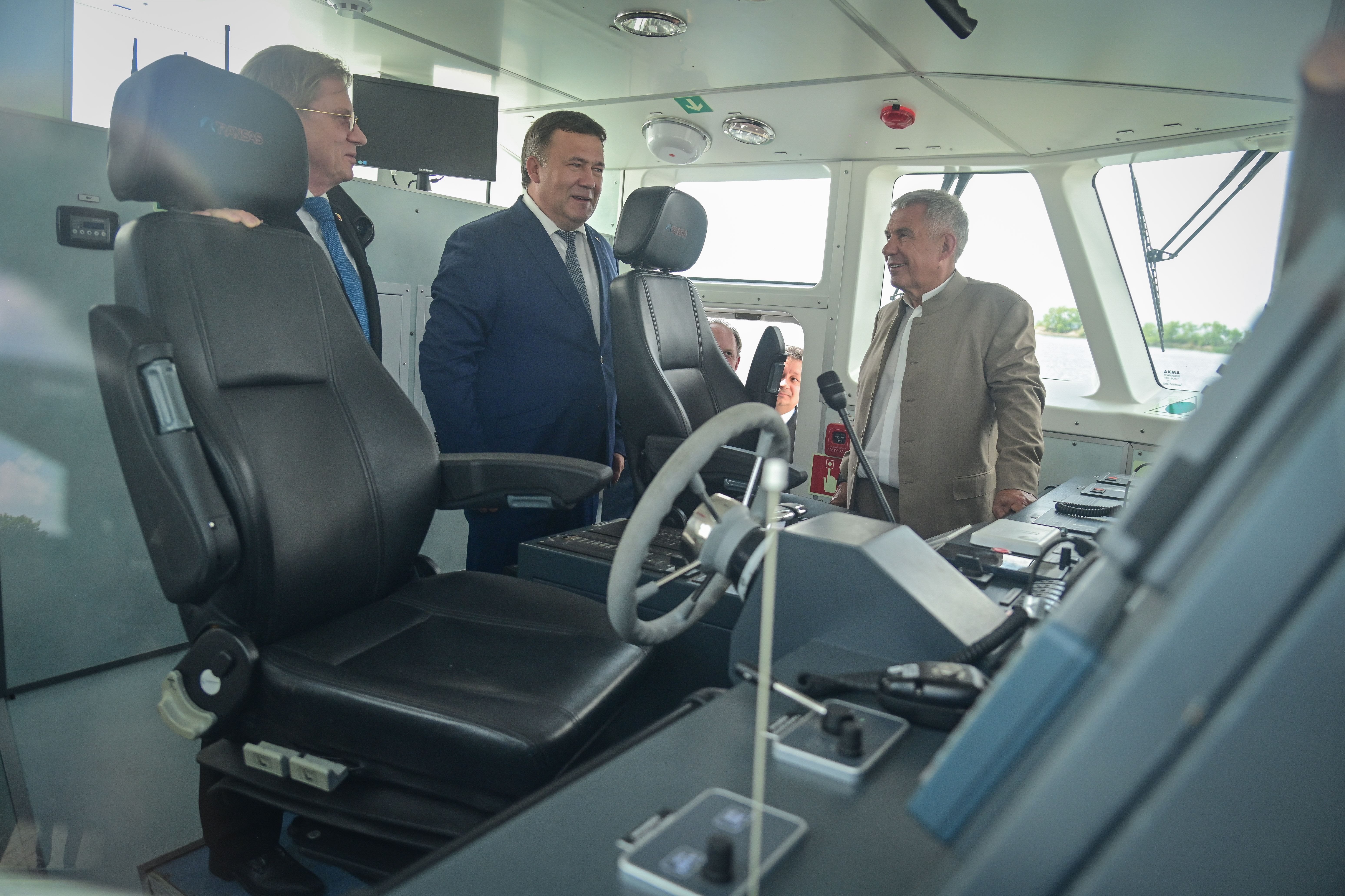 Савельев и Минниханов осмотрели новые скоростные суда проекта «Метеор 2020»