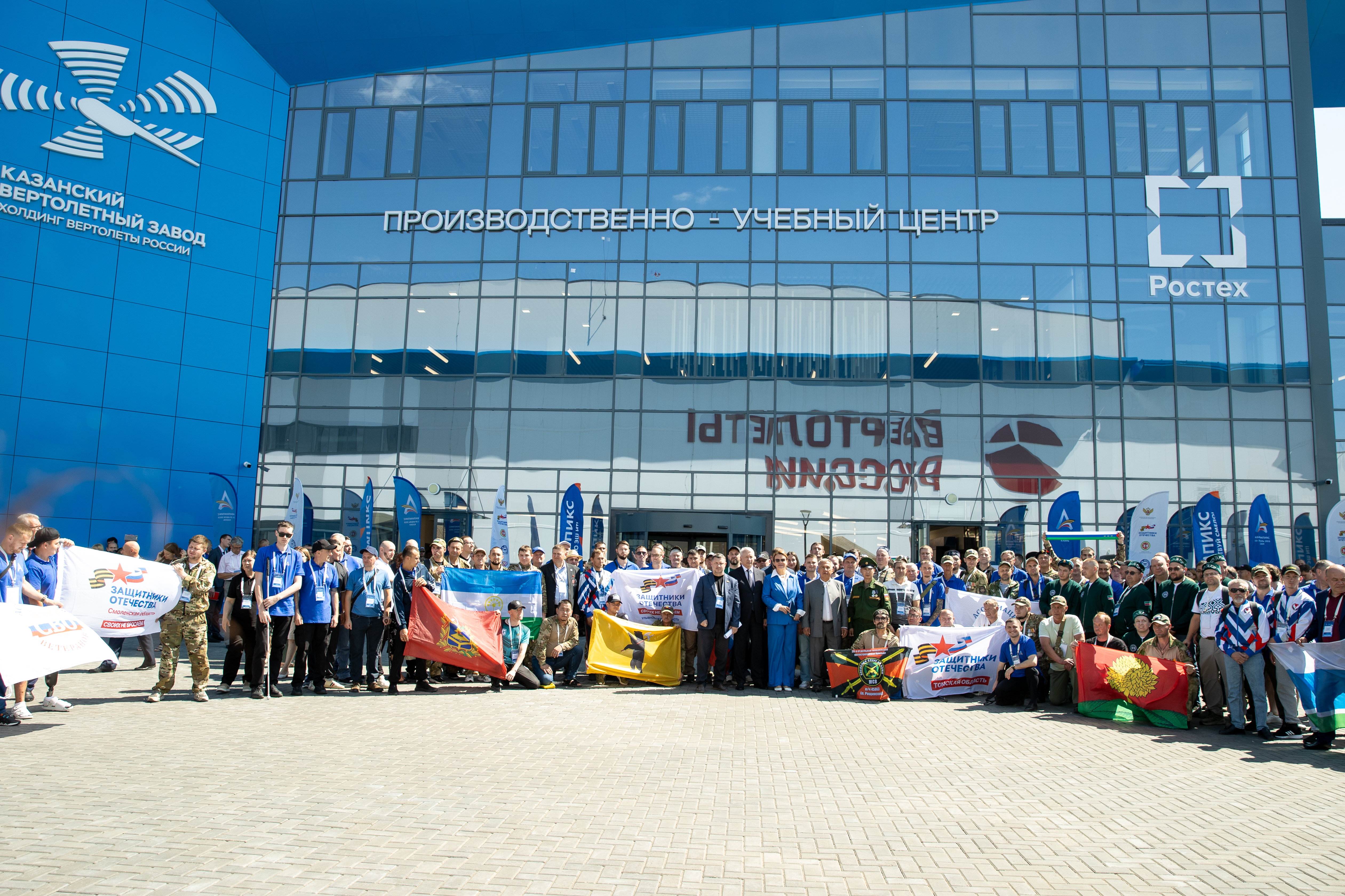 Минниханов и Цивилева посетили площадки чемпионата «Абилимпикс» среди бойцов СВО