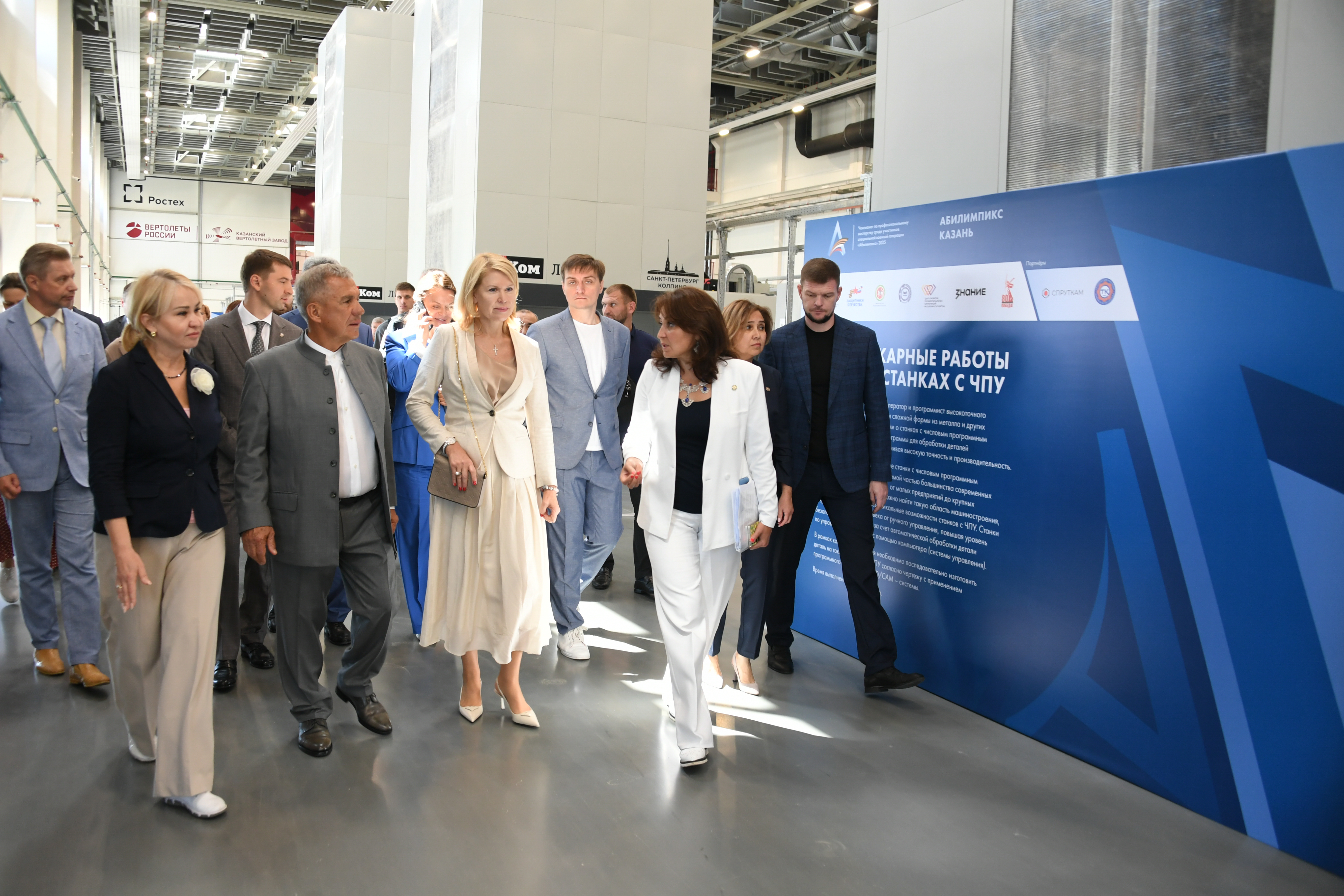 Минниханов и Цивилева посетили площадки чемпионата «Абилимпикс» среди бойцов СВО