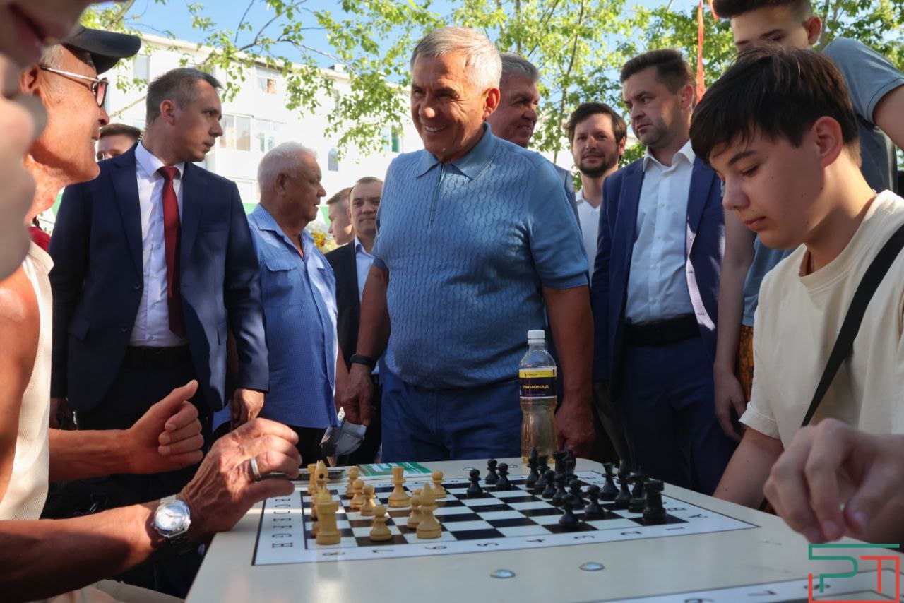 Рустам Минниханов принял участие в празднике двора в поселке ГЭС