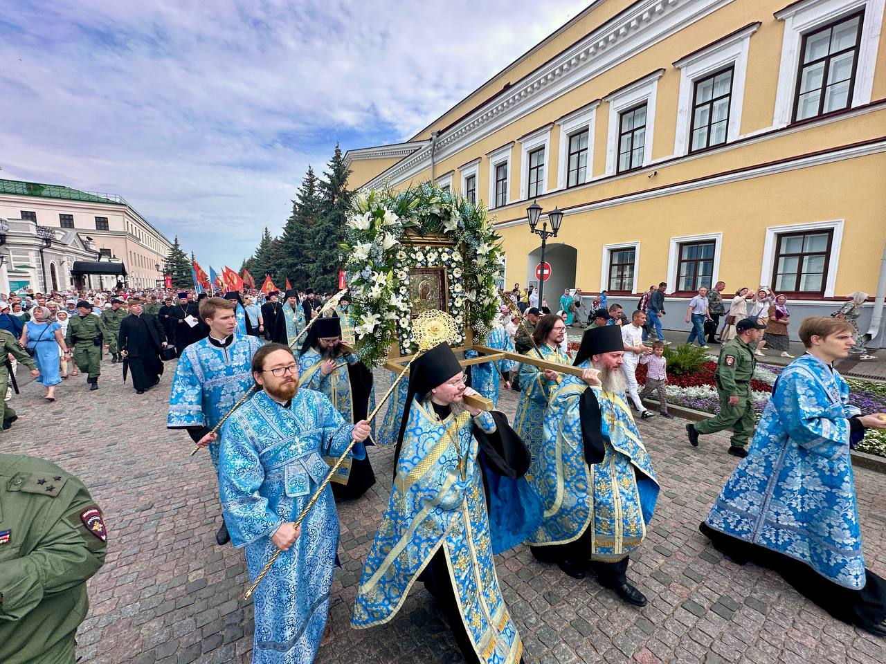 В Казани прошел крестный ход с Казанской иконой Божией Матери