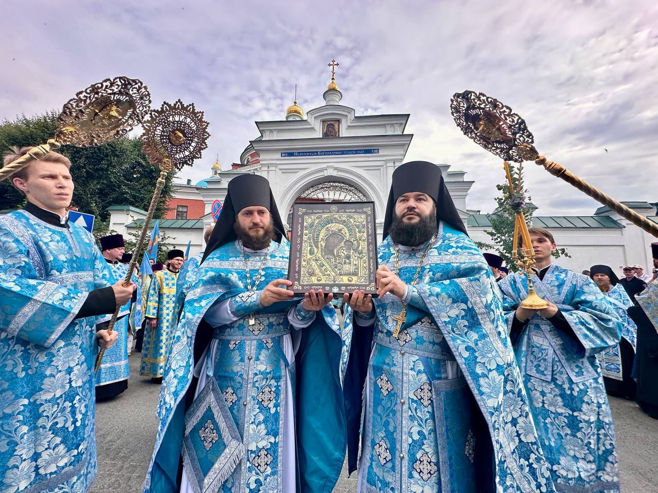 В Казани прошел крестный ход с Казанской иконой Божией Матери
