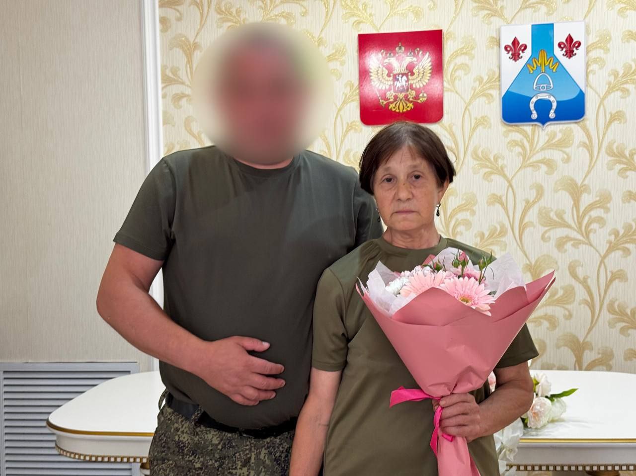 В Менделеевске боец СВО вручил волонтерам медали «За помощь фронту»