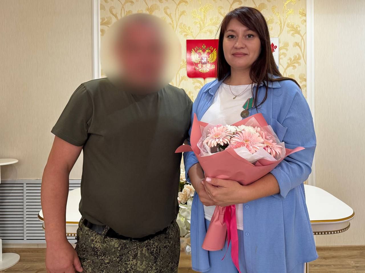 В Менделеевске боец СВО вручил волонтерам медали «За помощь фронту»