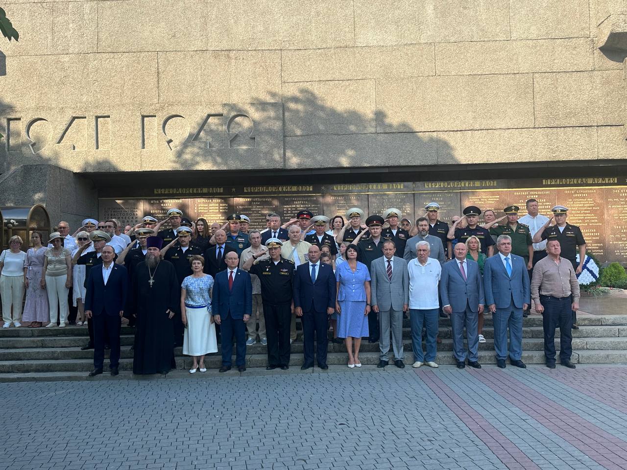 Делегация Татарстана в День ВМФ почтила память защитников Севастополя