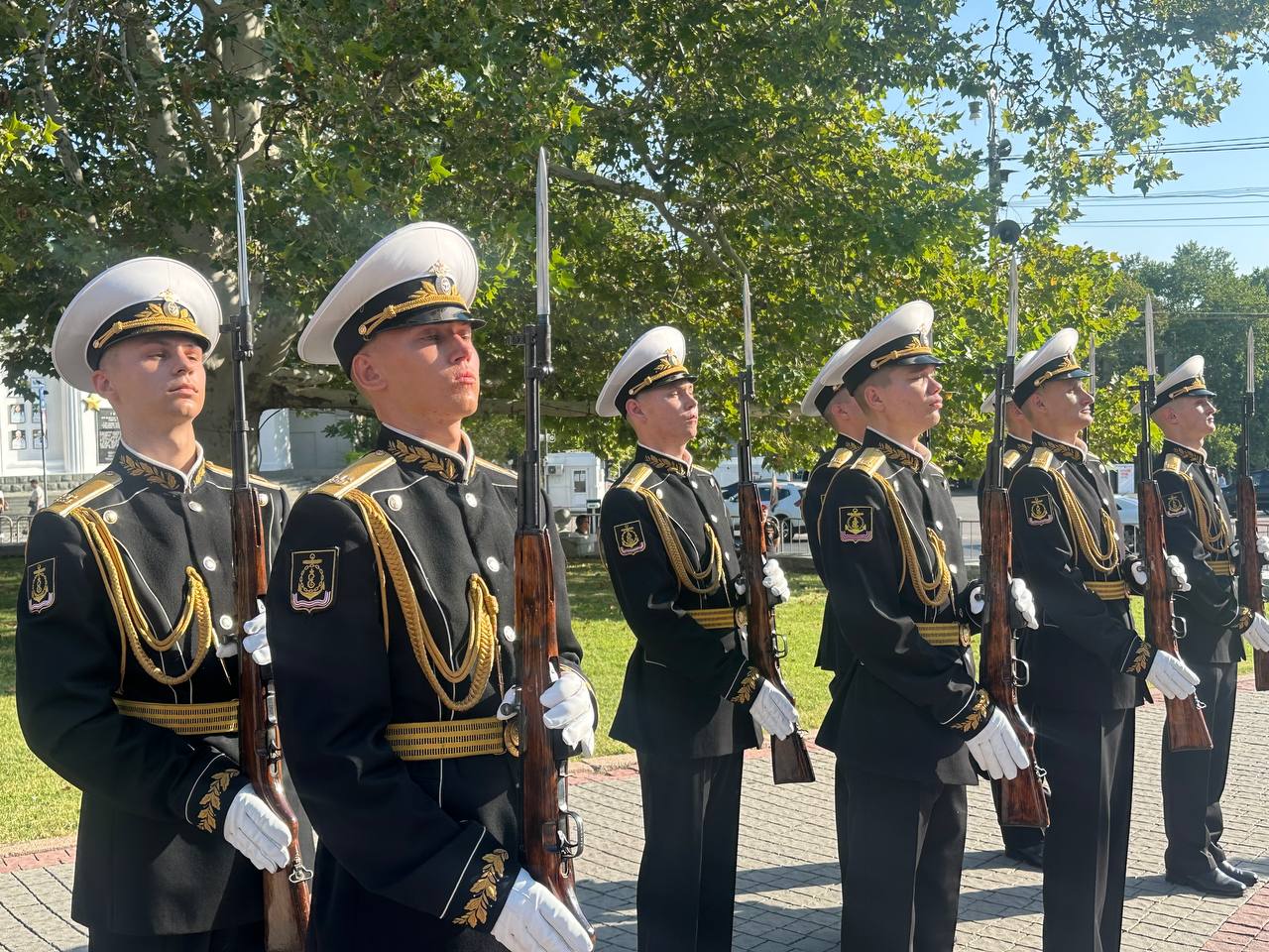 Делегация Татарстана в День ВМФ почтила память защитников Севастополя