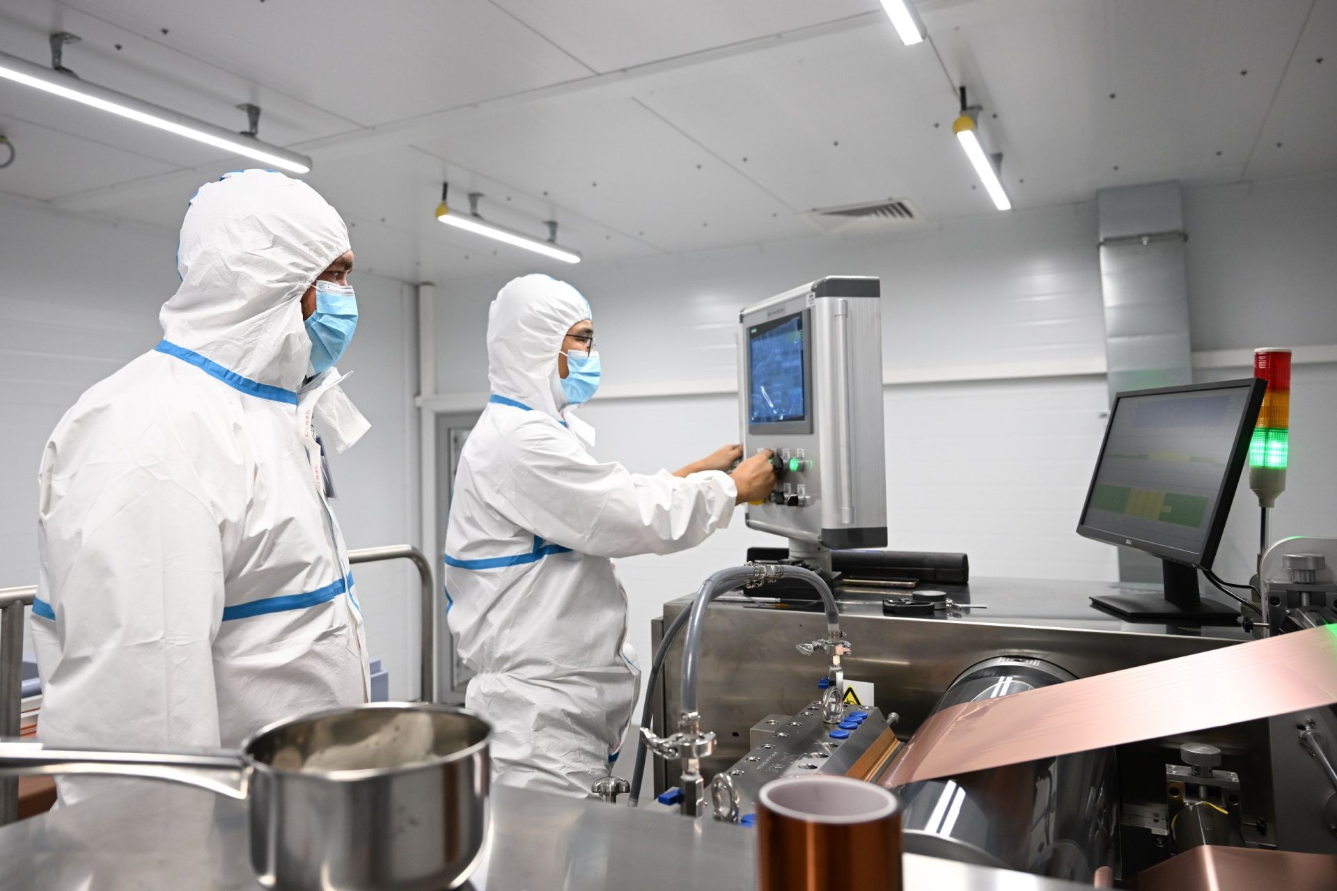 Минниханов открыл завод литий-ионных аккумуляторных батарей в Лаишевском районе