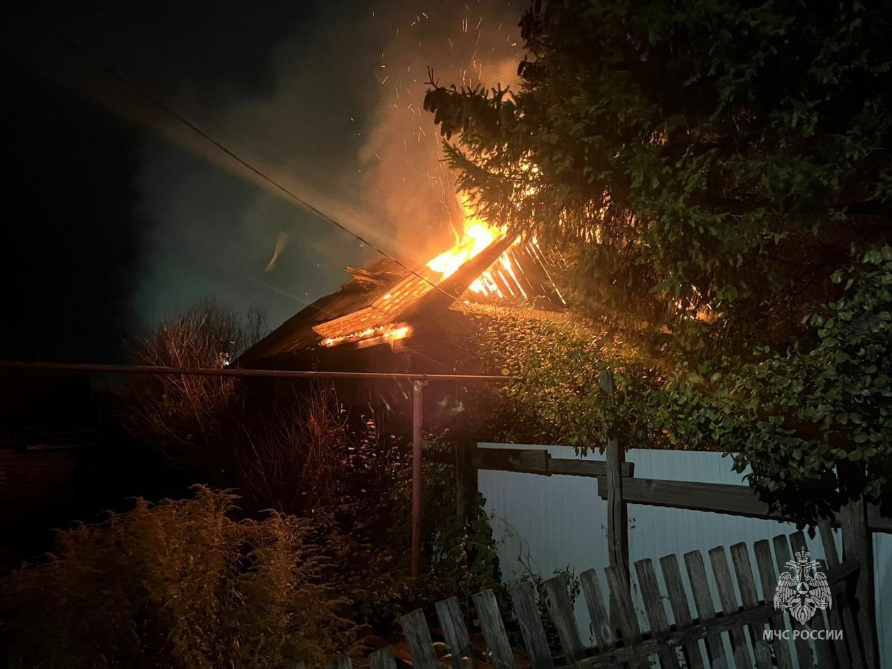 Из горящего дома в Бугульме спасен 77-летний мужчина