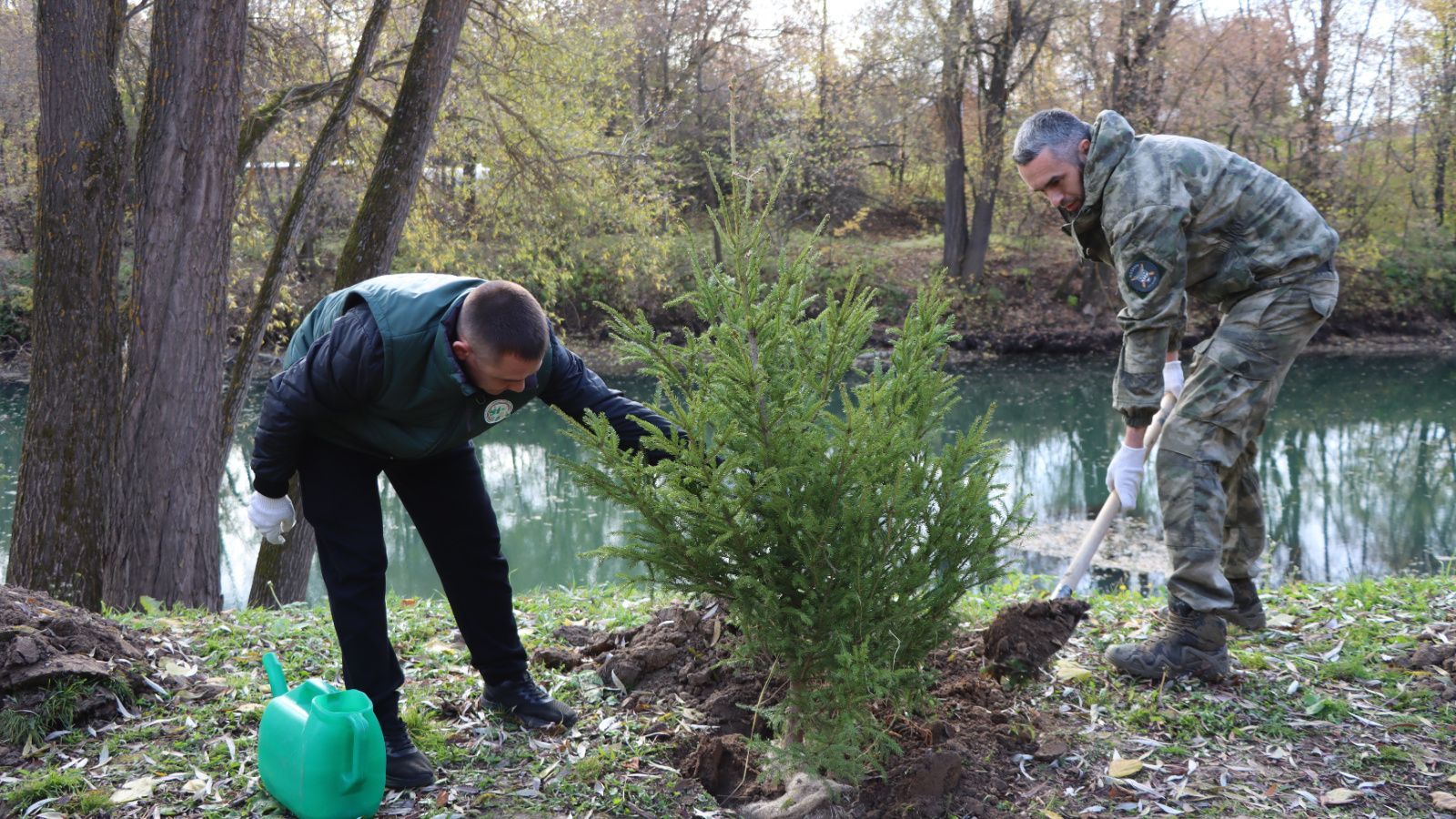 Участник программы «Батырлар» посадил деревья в рамках акции «Сохраним лес»
