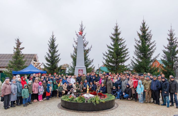 Новый мемориал памяти ветеранов Великой Отечественной и бойцов СВО открылся в Верхнеуслонском районе