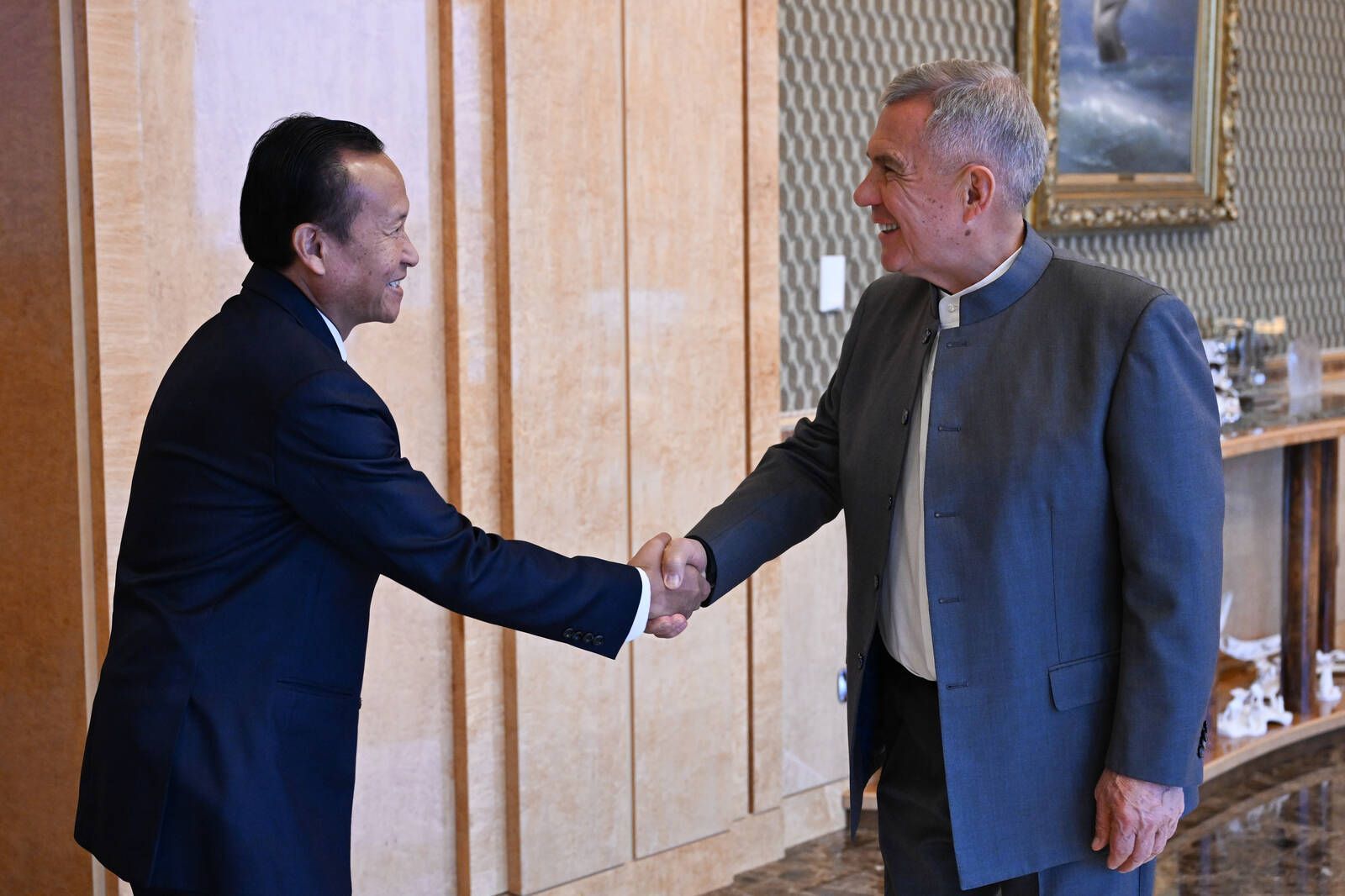 Минниханов обсудил долгосрочное сотрудничество с министром из Лаоса