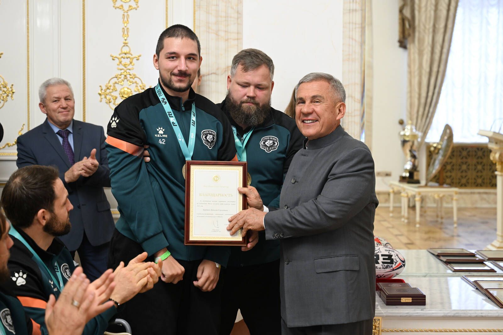 Историческое чемпионство: Минниханов поздравил «Стрелу-Ак Барс» с «золотым треблом»