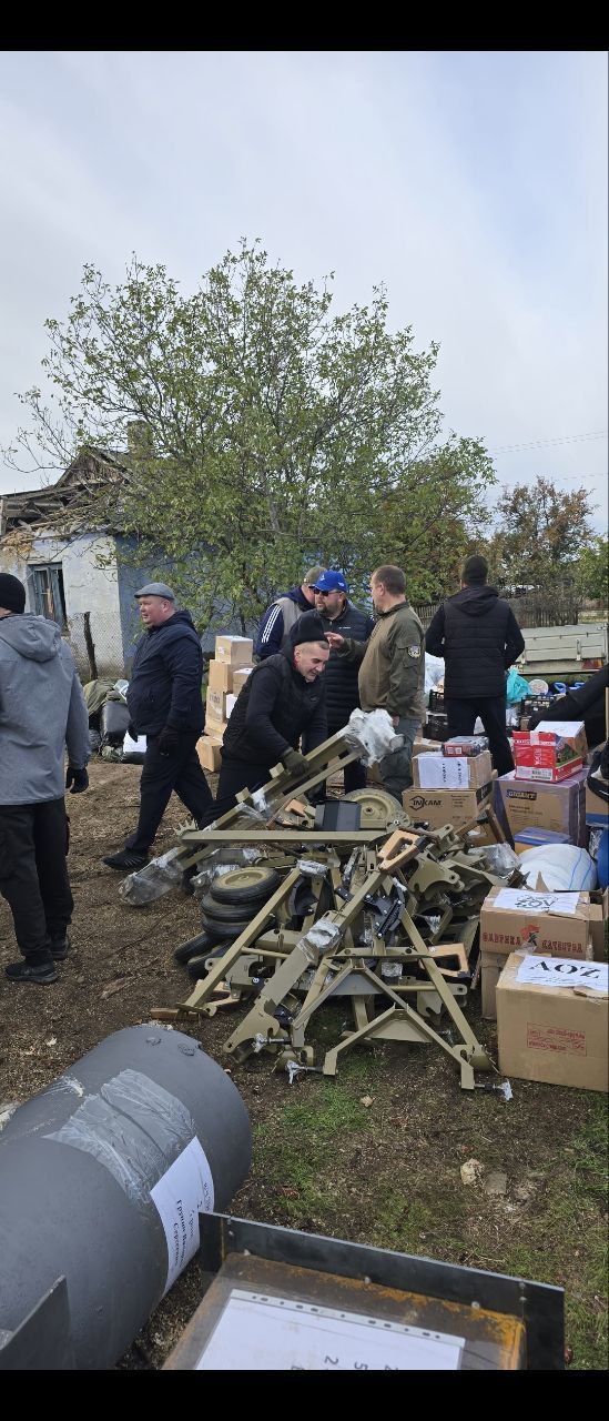 Глава Алексеевского района передал ружья, рации и РЭБ бойцам на двух направлениях