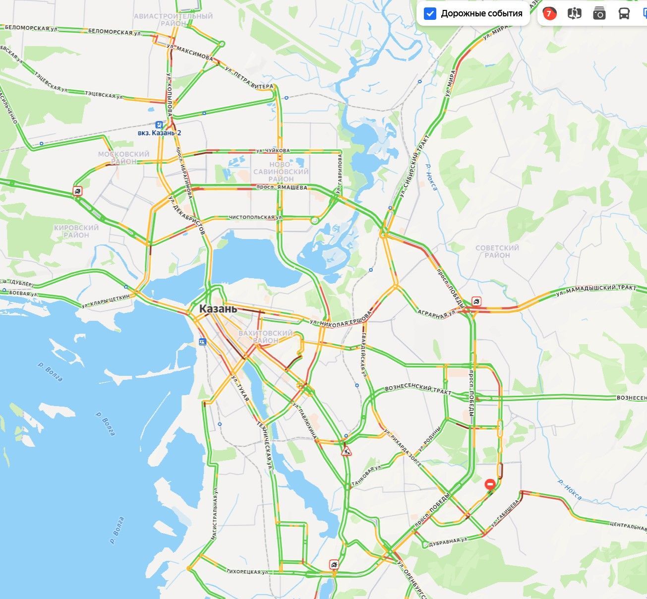Казань встала в 7-балльных пробках