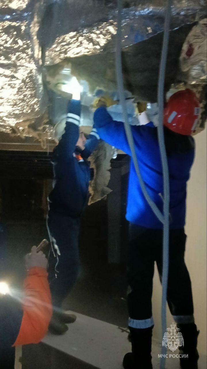 В Казани спасли подростка, застрявшего в вентиляции заброшенного здания