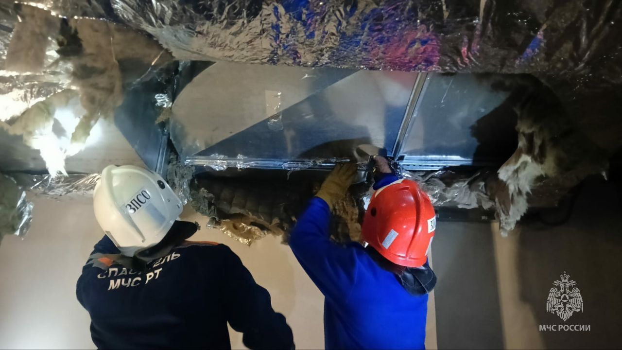 В Казани спасли подростка, застрявшего в вентиляции заброшенного здания