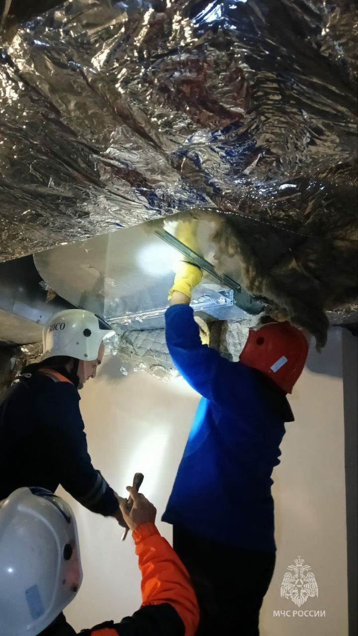 В Казани спасли подростка, застрявшего в вентиляции заброшенного здания