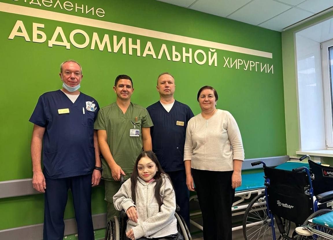 Казанские врачи провели операцию пациентке с редкой генетической болезнью — блогеру-визажисту Лилии
