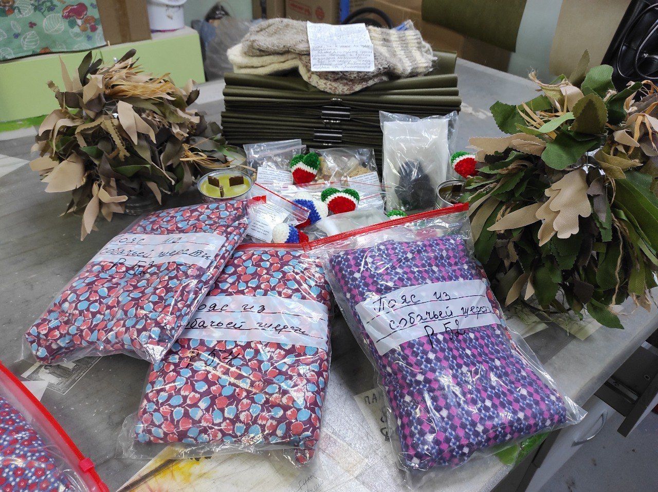 «Это наше ноу-хау»: казанские мастерицы отправляют бойцам СВО лечебные пояса из собачьей шерсти