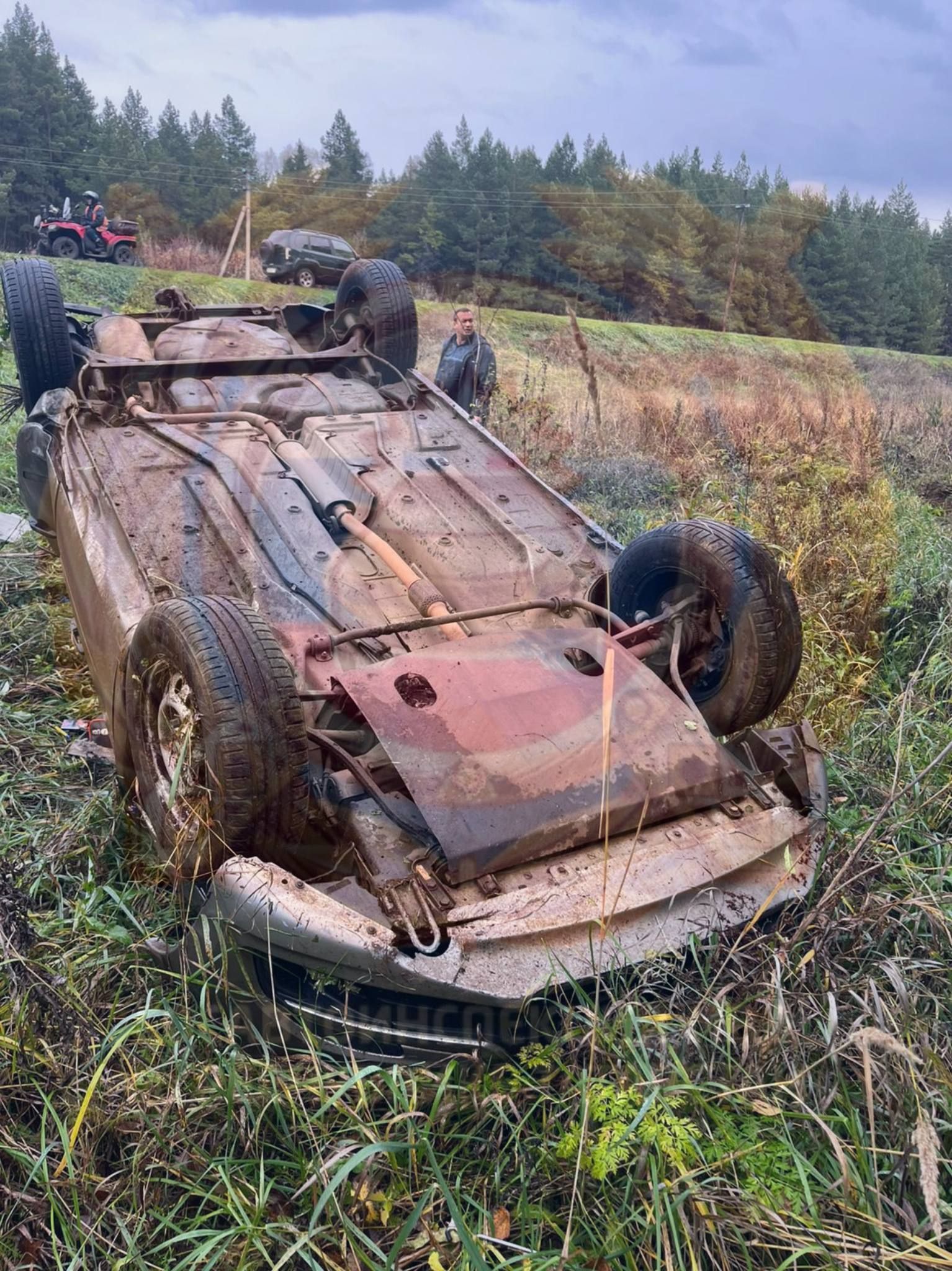 Женщина погибла на месте, вылетев из опрокинувшейся «Лады» в Татарстане