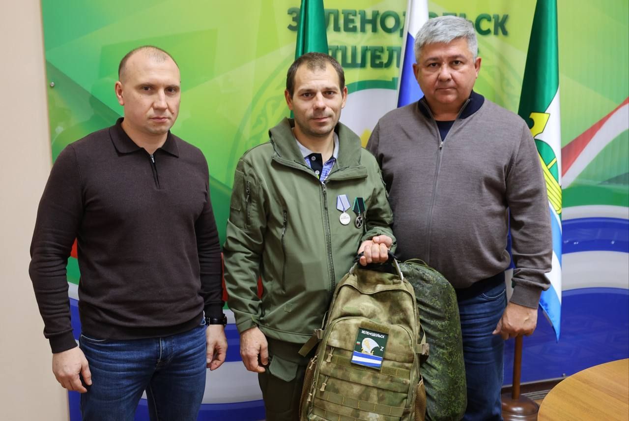 Бойцу СВО из Зеленодольска вручили рации и вещи первой необходимости