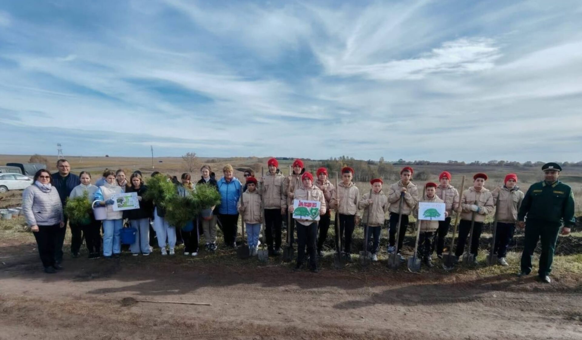 В Алькеевском районе высадили 1900 сосен в честь 80-летия Великой Победы