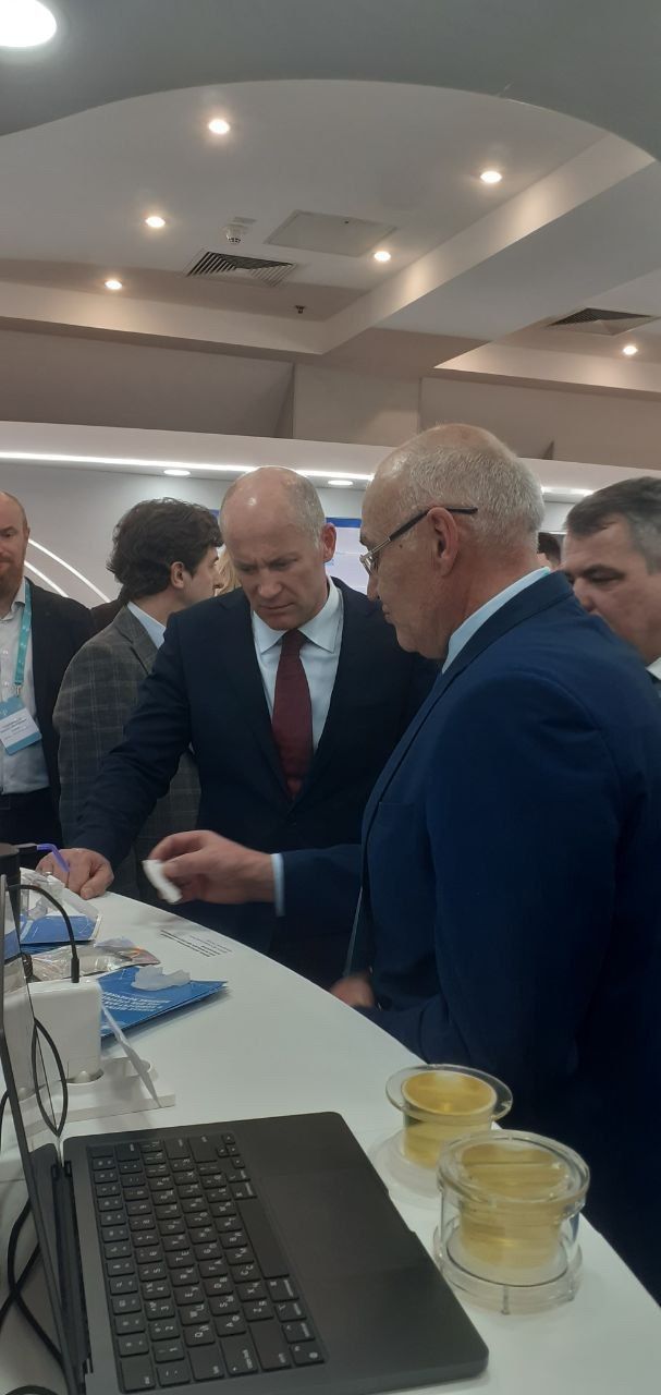 Казанский ученый разработал зубную щетку для людей без верхних конечностей