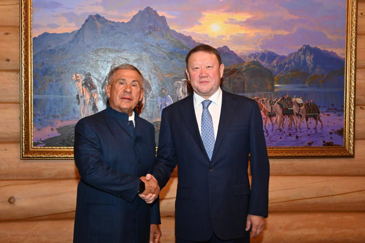 Минниханов встретился с акимом Костанайской области Казахстана Аксакаловым