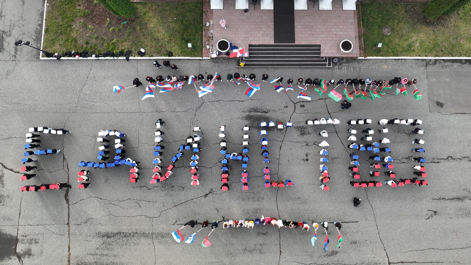 «Единство»: более 200 человек собрал патриотический флешмоб в Казани