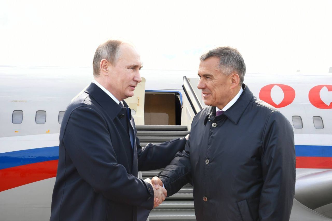 «Без бергә!»: Минниханов поздравил Путина с днем рождения и опубликовал архивные фото с лидером