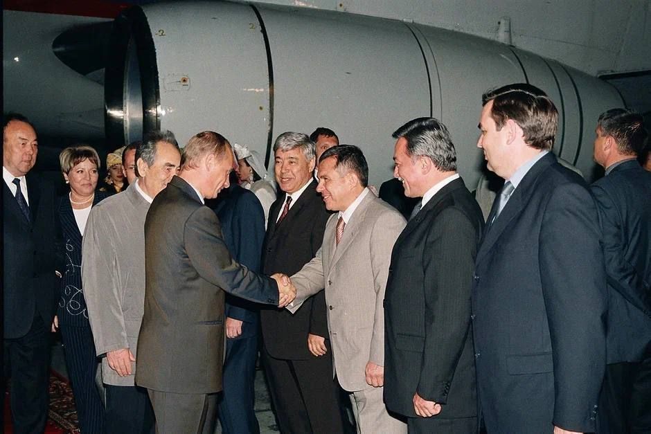 «Без бергә!»: Минниханов поздравил Путина с днем рождения и опубликовал архивные фото с лидером