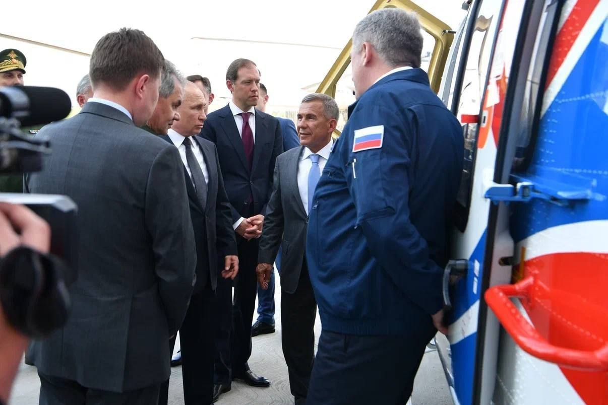 «Без бергә!»: Минниханов поздравил Путина с днем рождения и опубликовал архивные фото с лидером