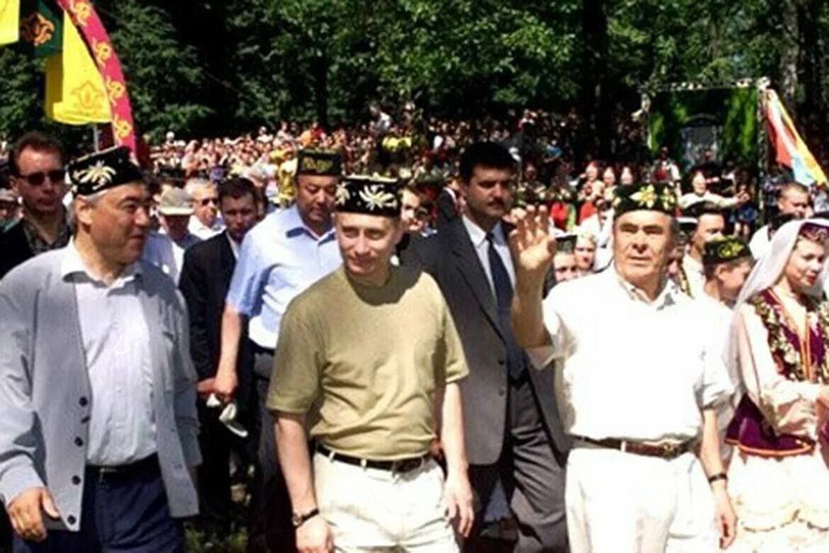 «Без бергә!»: Минниханов поздравил Путина с днем рождения и опубликовал архивные фото с лидером