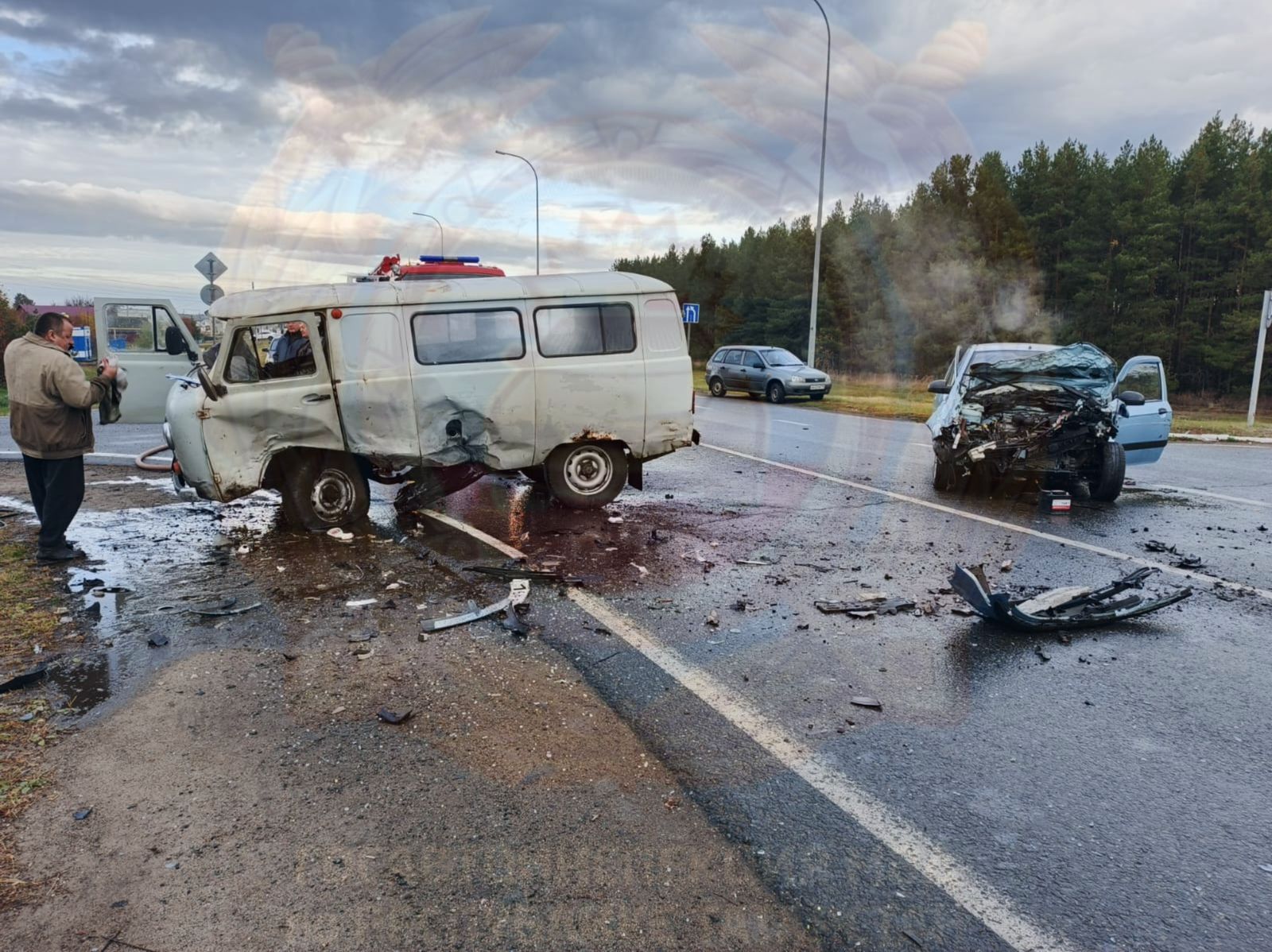 В Спасском районе «буханка» нарушила ПДД при выезде с АЗС и столкнулась с Hyundai