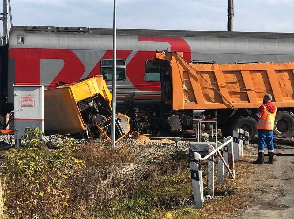 В Татарстане пассажирский поезд столкнулся на переезде с «КАМАЗом»