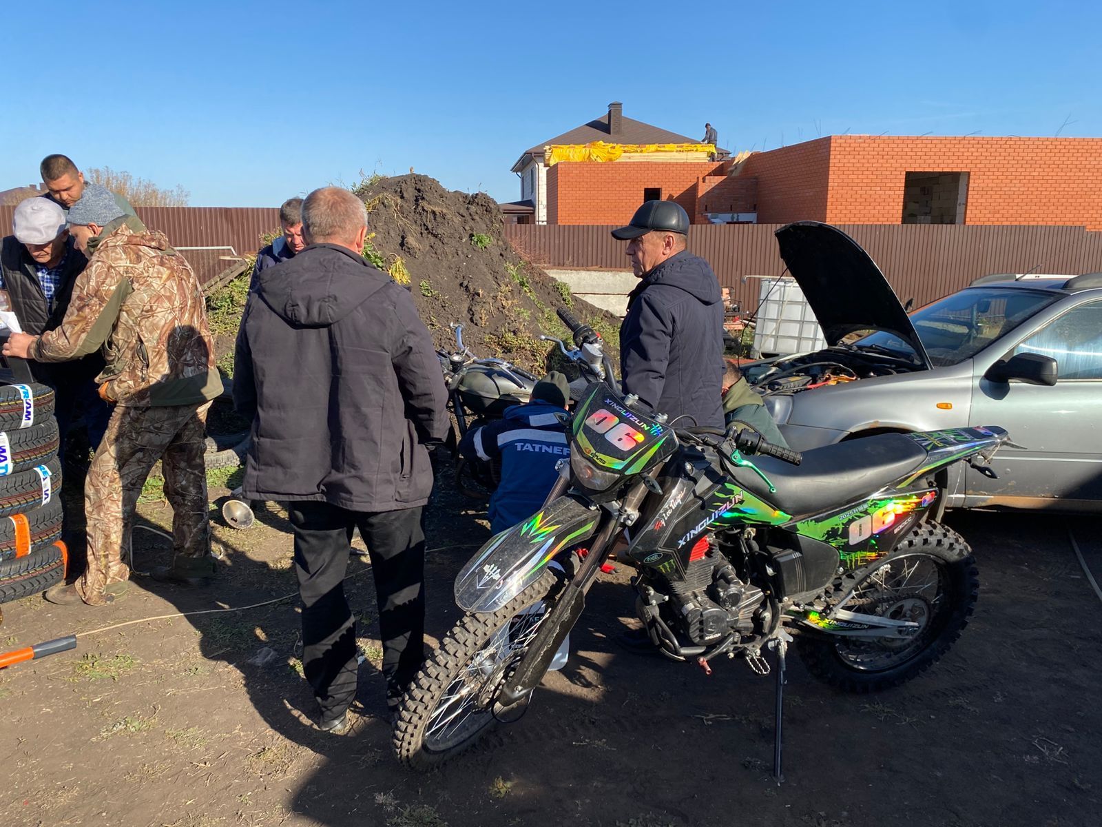 Волонтеры Новошешминского района везут бойцам СВО посылки и технику