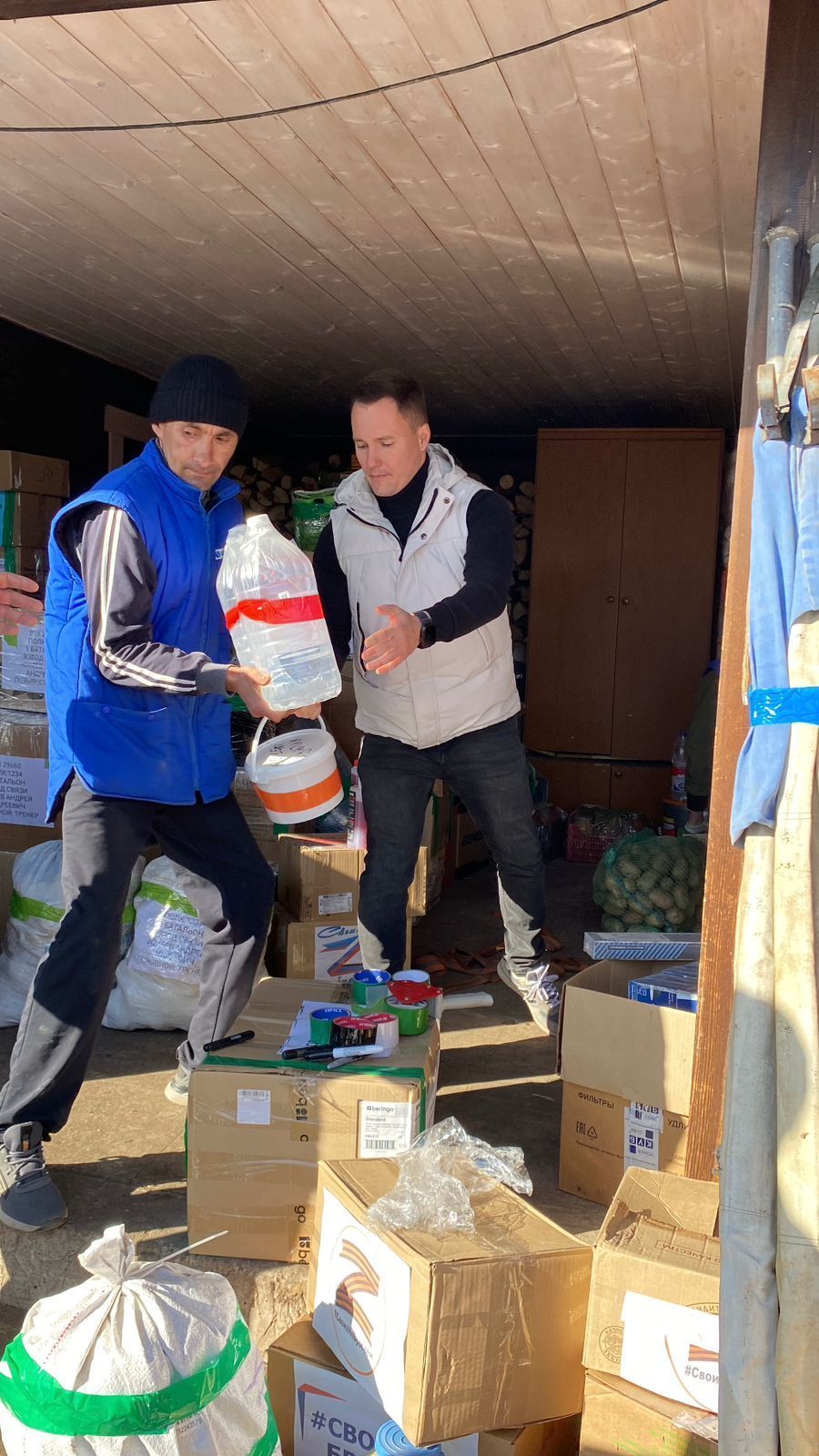 Волонтеры Новошешминского района везут бойцам СВО посылки и технику