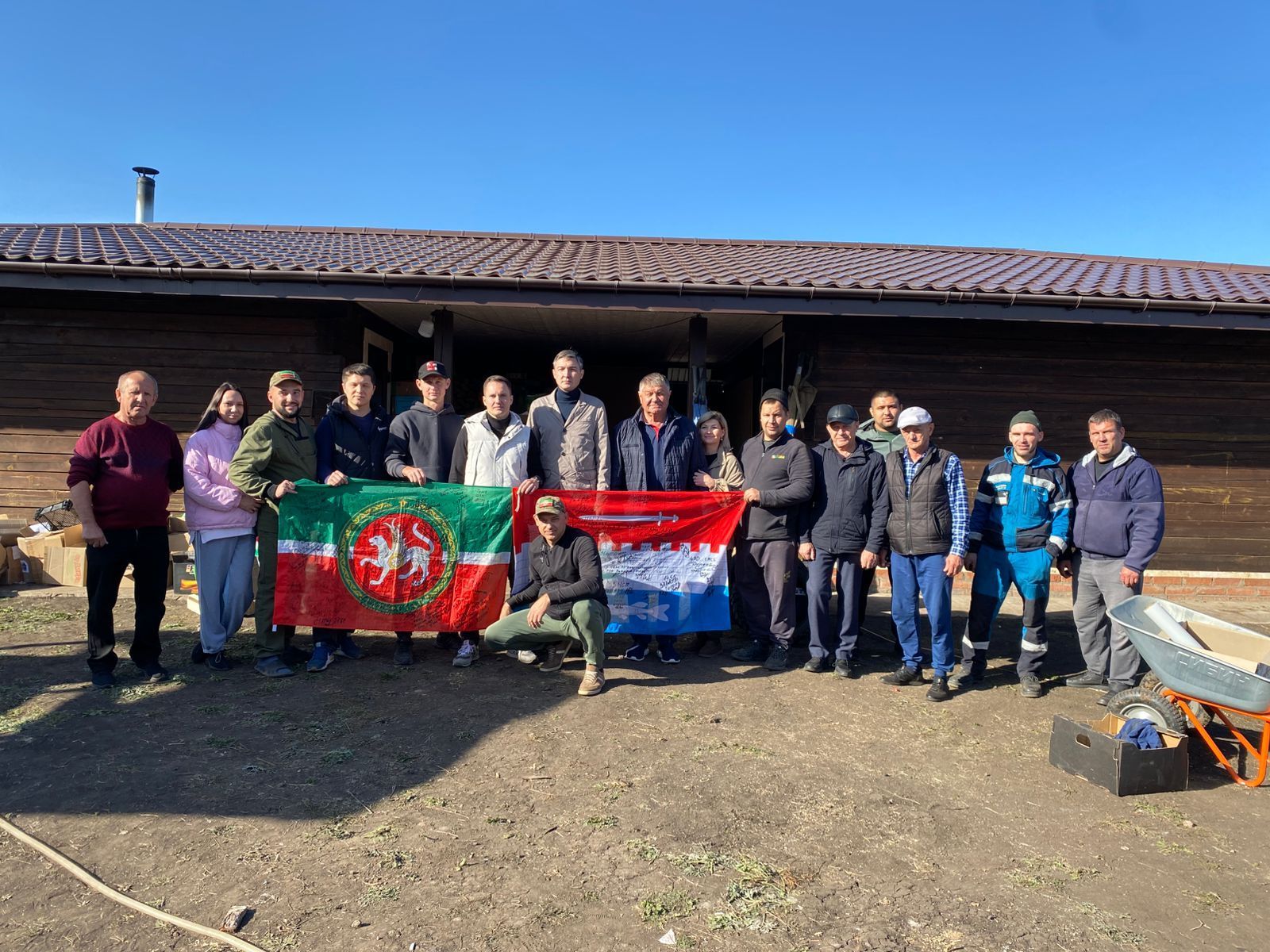 Волонтеры Новошешминского района везут бойцам СВО посылки и технику