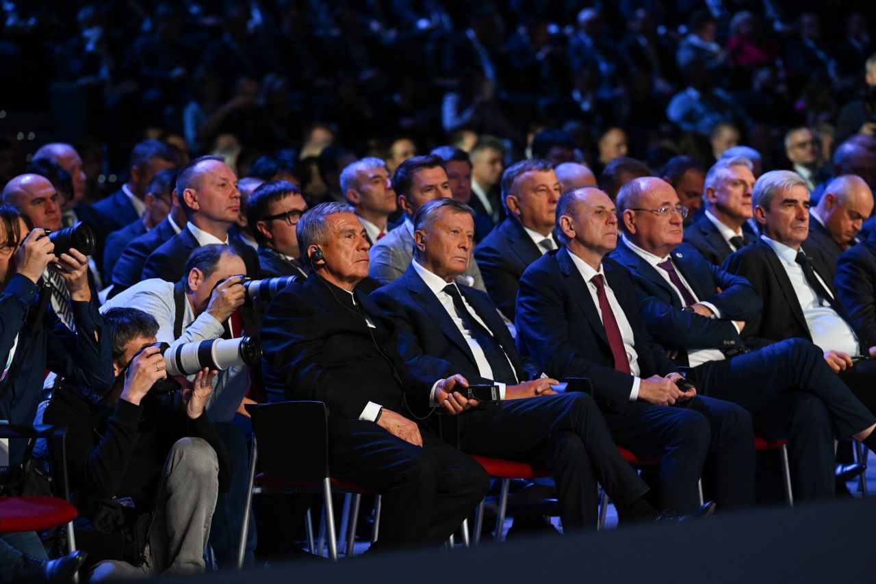 Минниханов принял участие в пленарном заседании Петербургского газового форума