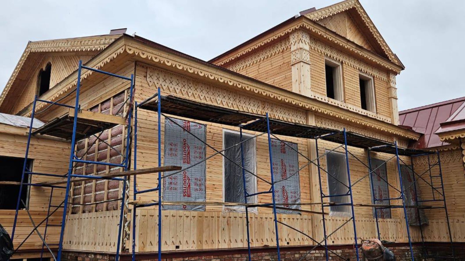 В Кукморе почти полностью завершен 1-й этап реставрации здания конторы фабрики братьев Комаровых