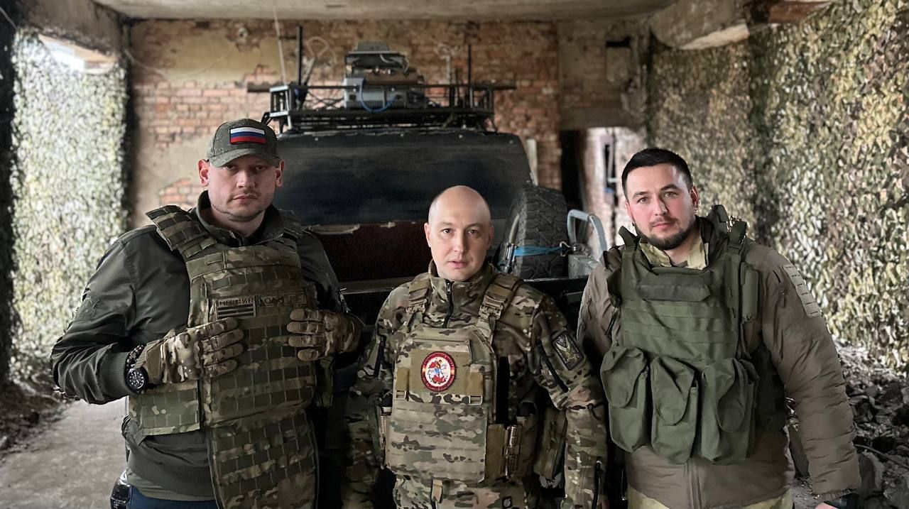 Два участника проекта «Батырлар» посетили зону СВО и передали бойцам гуманитарный груз