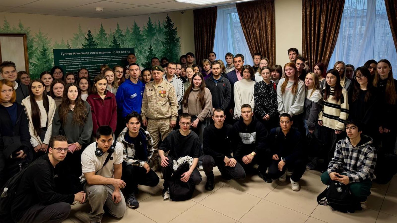 Молодогвардейцы Татарстана провели урок мужества с ветераном СВО для казанских студентов