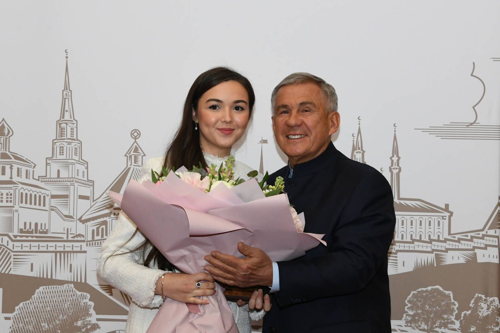 Минниханов наградил лучших государственных гражданских служащих Татарстана