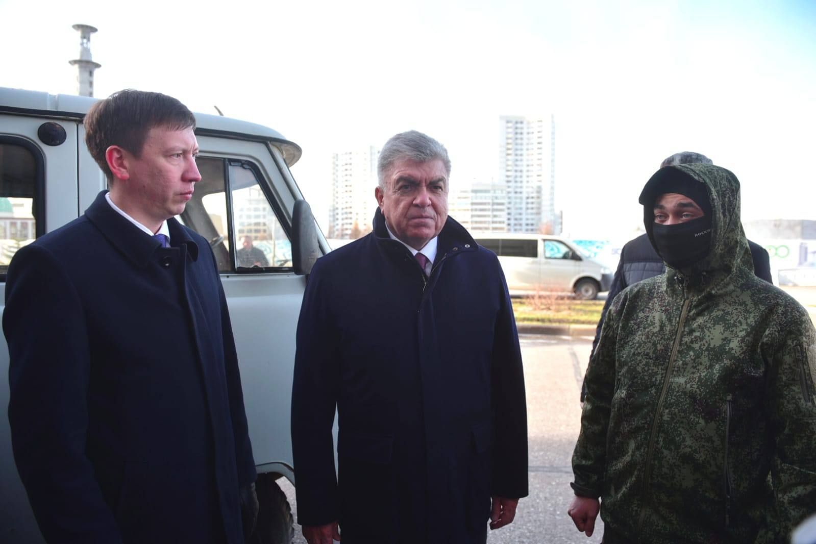 Жители Челнов отправили автомобиль и сладости в зону СВО