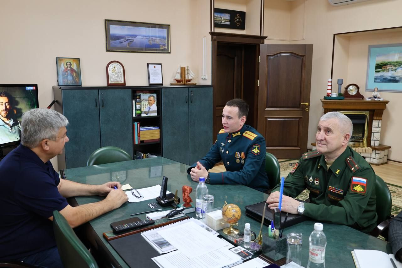 «Родной город преображается»: командир из зоны СВО встретился с главой Зеленодольского района