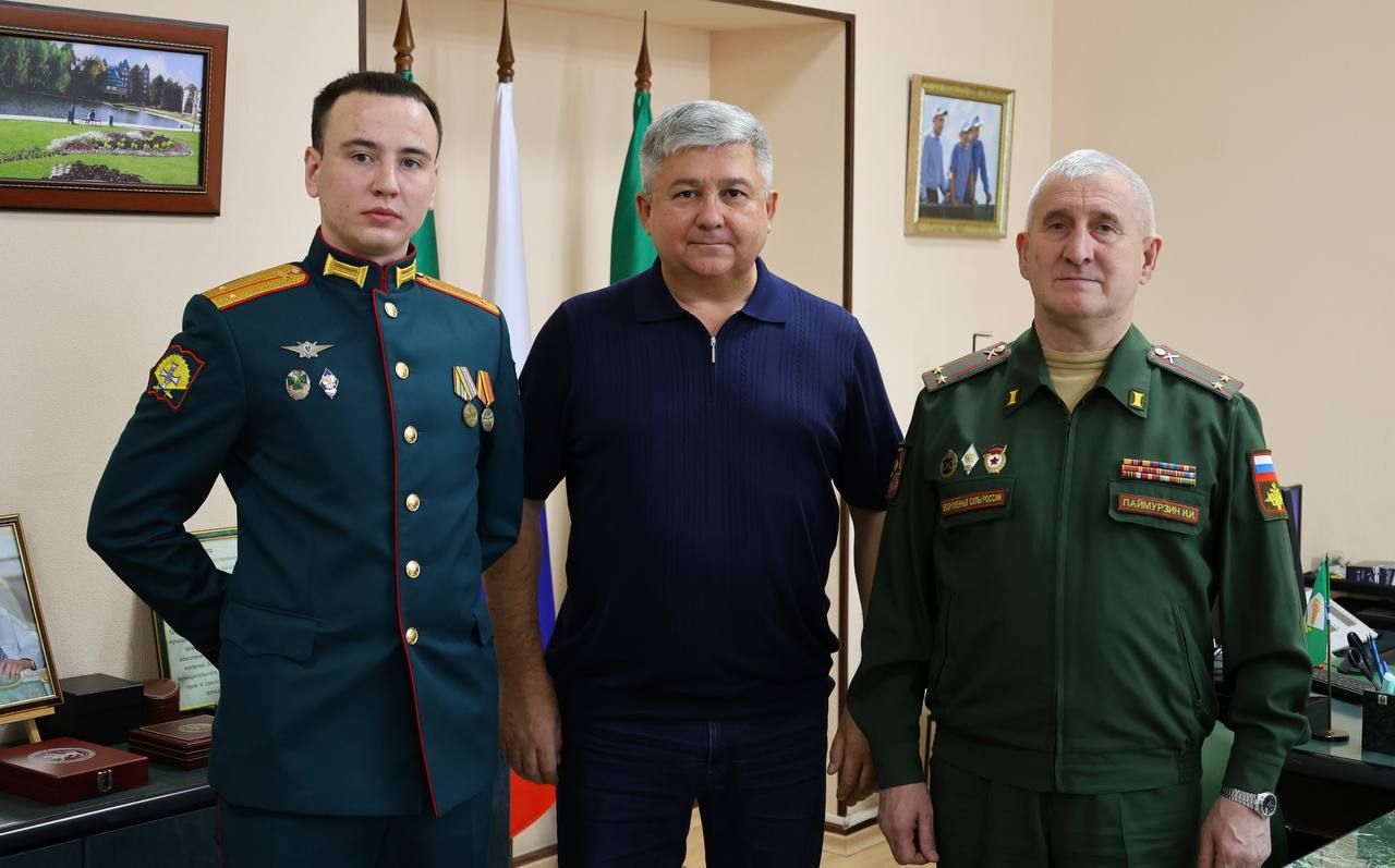 «Родной город преображается»: командир из зоны СВО встретился с главой Зеленодольского района