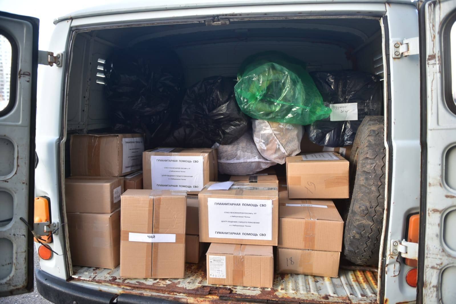 Жители Челнов отправили автомобиль и сладости в зону СВО