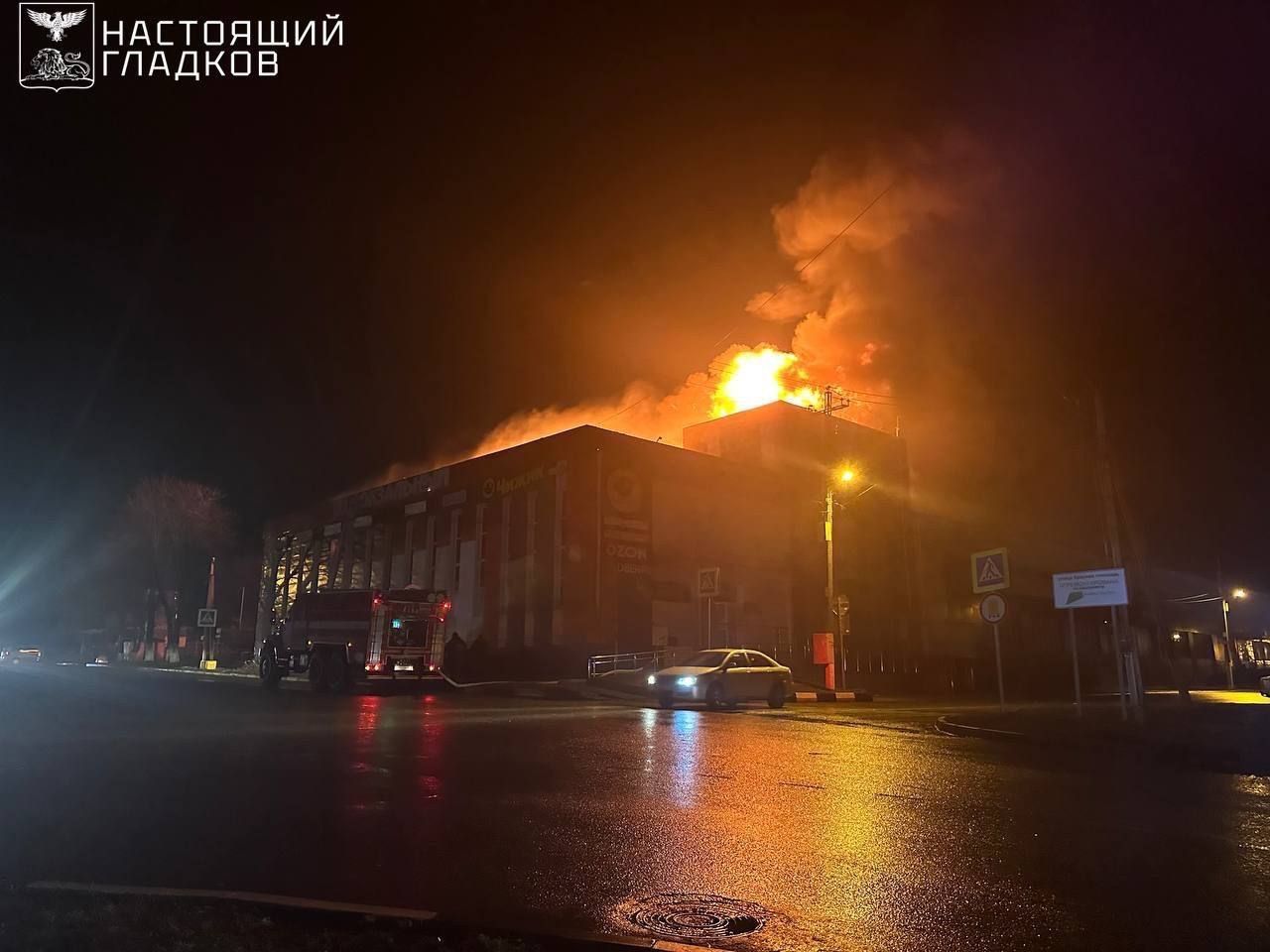 Украинские дроны атаковали торговый центр в Белгородской области – загорелась крыша